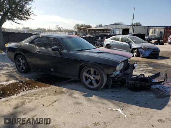 ✅ 2013 Dodge Challenger SXT • VIN: 2C3CDYAG5DH540672 • Lot: 88301915. Wystawiony na Copart z przebiegiem 201 384 mil. Bezpłatny archiwum sprzedaży aukcyjnych z USA i szczegółowy raport historii pojazdu na DreamBid. Zdjęcie 4.