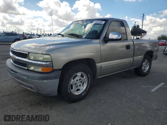 2000 Chevrolet Silverado 1500 LS with VIN 1GCEC14V0YZ367531, listed as a Copart auction lot 81924695 with 165,110 mi miles and Salvage title. Bid and sale history available at DreamBid. Image 1.