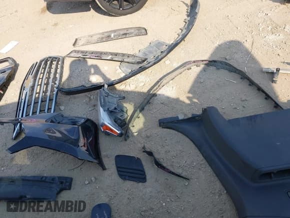 ✅ 2019 Chevrolet Traverse RS • VIN: 1GNEVJKW7KJ135365 • Lot: 43263216. Listed on IAAI with 125,648 mi. Free auction sales archive from the USA and detailed vehicle history report at DreamBid. Image 18.