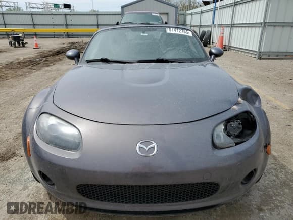 ✅ 2006 Mazda MX-5 Miata Touring • VIN: JM1NC25F060122162 • Lot: 51412785. Wystawiony na Copart z przebiegiem 81 510 mil. Bezpłatny archiwum sprzedaży aukcyjnych z USA i szczegółowy raport historii pojazdu na DreamBid. Zdjęcie 5.