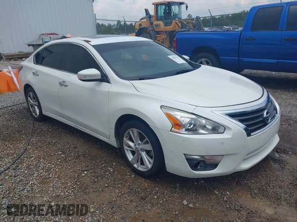 ✅ 2013 Nissan Altima SV • VIN: 1N4AL3AP2DN409897 • Lot: 43063670. Listed on IAAI with 177,510 mi. Free auction sales archive from the USA and detailed vehicle history report at DreamBid. Image 1.