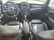 ✅ 2017 MINI Hardtop 4 Door Cooper S • VIN: WMWXU3C57H2D32724 • Лот: 81017475. Опубликован ранее на Copart с пробегом 132 296 миль. Бесплатный доступ к архиву аукционных продаж из США и подробный отчёт об истории автомобиля на DreamBid. Изображение 8.