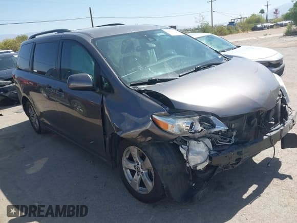✅ 2020 Toyota Sienna LE Auto Access Seat • VIN: 5TDKZ3DC0LS070040 • Lot: 42273074. Listed on IAAI with 70,180 mi. Free auction sales archive from the USA and detailed vehicle history report at DreamBid. Image 1.