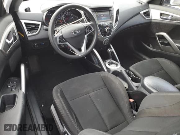 ✅ 2016 Hyundai Veloster • VIN: KMHTC6AD8GU281827 • Lot: 84548994. Wystawiony na Copart z przebiegiem 88 454 mil. Bezpłatny archiwum sprzedaży aukcyjnych z USA i szczegółowy raport historii pojazdu na DreamBid. Zdjęcie 8.