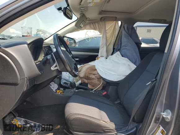 ✅ 2016 Mitsubishi Outlander SE • VIN: JA4JZ3AX5GZ608278 • Лот: 59743195. Опубликован ранее на Copart с пробегом Не указан. Бесплатный доступ к архиву аукционных продаж из США и подробный отчёт об истории автомобиля на DreamBid. Изображение 7.