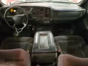 ✅ 2001 Chevrolet Silverado 2500HD LS • VIN: 1GCHK23U51F189153 • Lot: 50323275. Wystawiony na Copart z przebiegiem 190 027 mil. Bezpłatny archiwum sprzedaży aukcyjnych z USA i szczegółowy raport historii pojazdu na DreamBid. Zdjęcie 8.