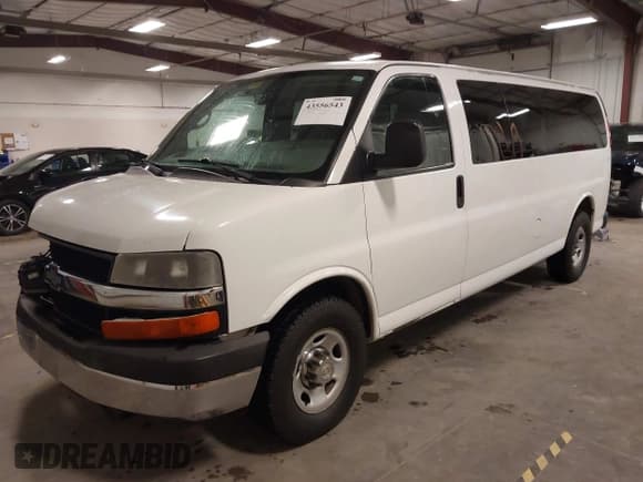 ✅ 2014 Chevrolet Express Passenger LT • VIN: 1GAZG1FG9E1189917 • Lot: 43556543. Wystawiony na IAAI z przebiegiem 342 296 mil. Bezpłatny archiwum sprzedaży aukcyjnych z USA i szczegółowy raport historii pojazdu na DreamBid. Zdjęcie 20.