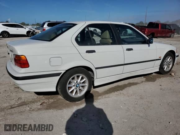1998 BMW 3 Series 328i with VIN WBACD4322WAV64531, listed as a Copart auction lot 47091785 with 394,082 mi miles and Salvage title. Bid and sale history available at DreamBid. Image 3.