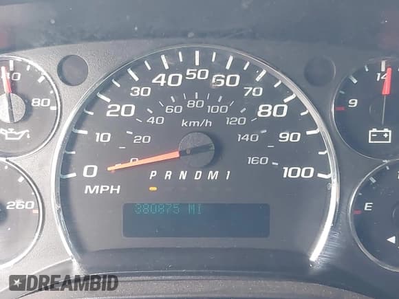 ✅ 2014 Chevrolet Express Cargo • VIN: 1GCWGFCA9E1109829 • Lot: 42947617. Listed on IAAI with 380,875 mi. Free auction sales archive from the USA and detailed vehicle history report at DreamBid. Image 7.