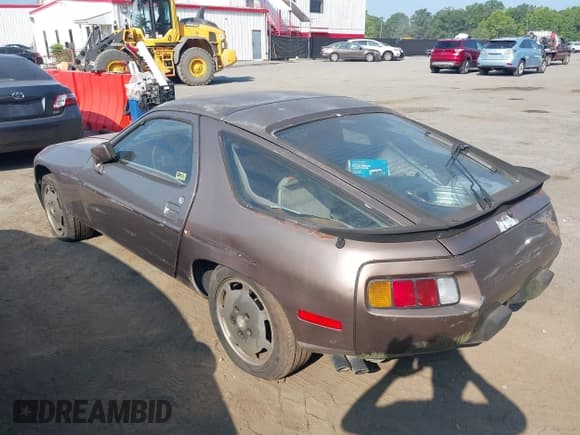 ✅ 1983 Porsche 928 • VIN: WP0JB0924DS860691 • Лот: 42827024. Опубликован ранее на IAAI с пробегом 130 073 миль. Бесплатный доступ к архиву аукционных продаж из США и подробный отчёт об истории автомобиля на DreamBid. Изображение 3.