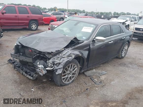 ✅ 2015 Chrysler 300 C • VIN: 2C3CCAEG4FH903728 • Lot: 42425950. Wystawiony na IAAI z przebiegiem 289 661 mil. Bezpłatny archiwum sprzedaży aukcyjnych z USA i szczegółowy raport historii pojazdu na DreamBid. Zdjęcie 2.