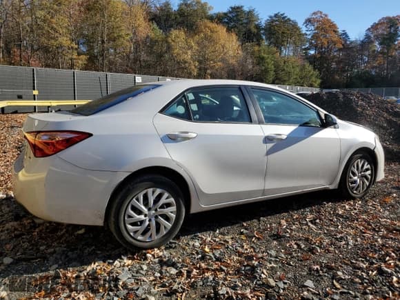 ✅ 2017 Toyota Corolla L • VIN: 5YFBURHE6HP660725 • Lot: 91771325. Listed on Copart with 95,271 mi. Free auction sales archive from the USA and detailed vehicle history report at DreamBid. Image 3.