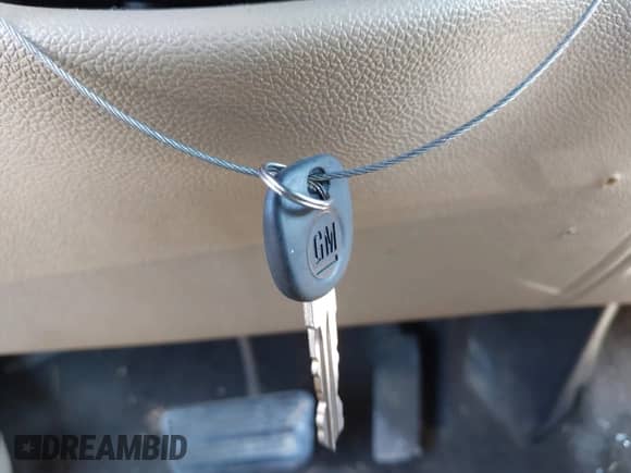 2008 Chevrolet Silverado 1500 1LT z VIN 2GCEK190481320852, wystawiony jako IAAI lot #43398883 z przebiegiem 337 087 mil mil oraz . Historia ofert i sprzedaży dostępna na DreamBid. Obrazek 11.