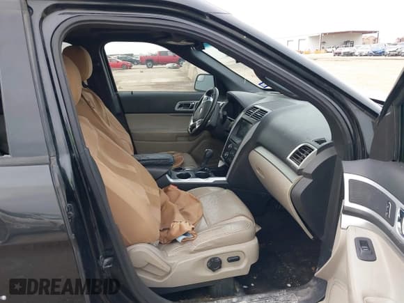 ✅ 2013 Ford Explorer XLT • VIN: 1FM5K7D84DGA11861 • Lot: 41548438. Wystawiony na IAAI z przebiegiem 248 944 mil. Bezpłatny archiwum sprzedaży aukcyjnych z USA i szczegółowy raport historii pojazdu na DreamBid. Zdjęcie 5.