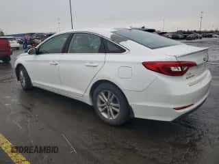 2015 Hyundai Sonata SE z VIN 5NPE24AF4FH151204, wystawiony jako Copart lot #90586855 z przebiegiem 131 311 mil mil oraz Czysty tytuł • Clean title. Historia ofert i sprzedaży dostępna na DreamBid. Obrazek 2.