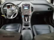 ✅ 2013 Chevrolet Volt • VIN: 1G1RH6E45DU146965 • Lot: 74639884. Wystawiony na Copart z przebiegiem 137 767 mil. Bezpłatny archiwum sprzedaży aukcyjnych z USA i szczegółowy raport historii pojazdu na DreamBid. Zdjęcie 8.