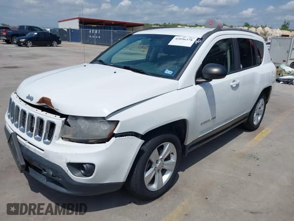 ✅ 2016 Jeep Compass Sport • VIN: 1C4NJCBA6GD704930 • Лот: 42096378. Опубликован ранее на IAAI с пробегом 84 679 миль. Бесплатный доступ к архиву аукционных продаж из США и подробный отчёт об истории автомобиля на DreamBid. Изображение 2.