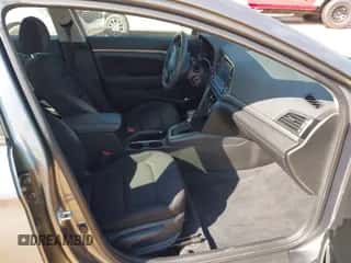 2018 Hyundai Elantra Value Edition z VIN 5NPD84LF4JH343321, wystawiony jako IAAI lot #43119903 z przebiegiem 66 406 mil mil oraz . Historia ofert i sprzedaży dostępna na DreamBid. Obrazek 5.