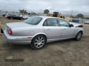 ✅ 2004 Jaguar XJ • VIN: SAJEA74C34SG09548 • Lot: 71754774. Wystawiony na Copart z przebiegiem 142 804 mil. Bezpłatny archiwum sprzedaży aukcyjnych z USA i szczegółowy raport historii pojazdu na DreamBid. Zdjęcie 3.