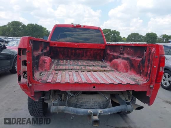 ✅ 2008 Chevrolet Silverado 2500HD LTZ • VIN: 1GCHK23KX8F139454 • Лот: 42907246. Опубликован ранее на IAAI с пробегом 110 096 миль. Бесплатный доступ к архиву аукционных продаж из США и подробный отчёт об истории автомобиля на DreamBid. Изображение 17.