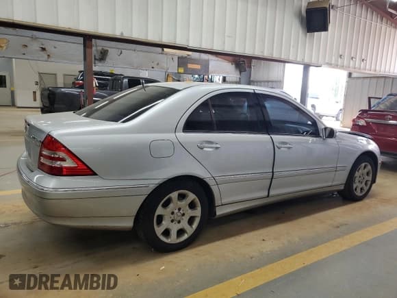 ✅ 2006 Mercedes-Benz C 280 Luxury • VIN: WDBRF54HX6A825189 • Lot: 81903084. Wystawiony na Copart z przebiegiem 231 894 mil. Bezpłatny archiwum sprzedaży aukcyjnych z USA i szczegółowy raport historii pojazdu na DreamBid. Zdjęcie 3.