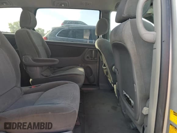 ✅ 2004 Toyota Sienna LE • VIN: 5TDZA23C04S202216 • Lot: 84899825. Wystawiony na Copart z przebiegiem 173 350 mil. Bezpłatny archiwum sprzedaży aukcyjnych z USA i szczegółowy raport historii pojazdu na DreamBid. Zdjęcie 11.