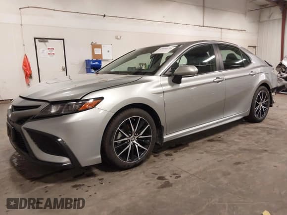 ✅ 2022 Toyota Camry Hybrid SE • VIN: 4T1G31AKXNU575648 • Lot: 43006638. Listed on IAAI with 102,295 mi. Free auction sales archive from the USA and detailed vehicle history report at DreamBid. Image 2.
