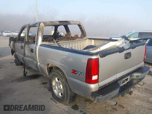 ✅ 2004 Chevrolet Silverado 1500 LS • VIN: 2GCEK13T241398804 • Lot: 41468650. Wystawiony na IAAI z przebiegiem Nie podano. Bezpłatny archiwum sprzedaży aukcyjnych z USA i szczegółowy raport historii pojazdu na DreamBid. Zdjęcie 3.