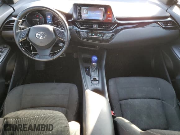 ✅ 2018 Toyota C-HR XLE • VIN: JTNKHMBX3J1011200 • Lot: 93312415. Wystawiony na Copart z przebiegiem 88 899 mil. Bezpłatny archiwum sprzedaży aukcyjnych z USA i szczegółowy raport historii pojazdu na DreamBid. Zdjęcie 8.