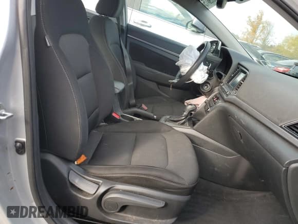 ✅ 2018 Hyundai Elantra Value Edition • VIN: 5NPD84LF7JH252141 • Лот: 80896775. Опубликован ранее на Copart с пробегом 91 820 миль. Бесплатный доступ к архиву аукционных продаж из США и подробный отчёт об истории автомобиля на DreamBid. Изображение 7.