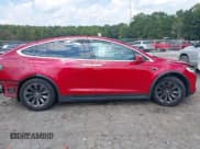✅ 2017 Tesla Model X 90D • VIN: 5YJXCBE20HF066492 • Lot: 43251497. Wystawiony na IAAI z przebiegiem 67 428 mil. Bezpłatny archiwum sprzedaży aukcyjnych z USA i szczegółowy raport historii pojazdu na DreamBid. Zdjęcie 14.