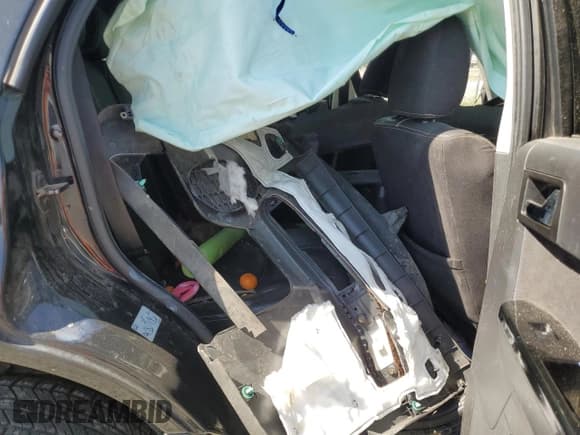 ✅ 2010 Mazda Tribute Touring • VIN: 4F2CY9C72AKM07164 • Lot: 70338814. Listed on Copart with Not provided. Free auction sales archive from the USA and detailed vehicle history report at DreamBid. Image 10.