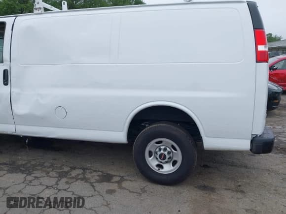 ✅ 2024 GMC Savana Cargo • VIN: 1GTW7AFPXR1232550 • Лот: 42440041. Опубликован ранее на IAAI с пробегом 3 746 миль. Бесплатный доступ к архиву аукционных продаж из США и подробный отчёт об истории автомобиля на DreamBid. Изображение 18.