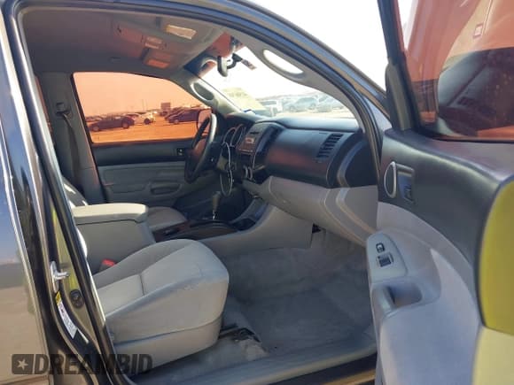 ✅ 2011 Toyota Tacoma PreRunner • VIN: 3TMKU4HN8BM030660 • Lot: 41506748. Listed on IAAI with 127,683 mi. Free auction sales archive from the USA and detailed vehicle history report at DreamBid. Image 5.