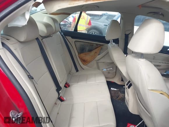 ✅ 2010 Volkswagen Jetta Limited Edition • VIN: 3VWRX7AJ3AM034125 • Lot: 42577721. Listed on IAAI with 129,967 mi. Free auction sales archive from the USA and detailed vehicle history report at DreamBid. Image 8.