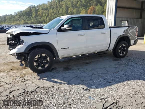 2020 Ram 1500 Rebel z VIN 1C6SRFLT4LN211966, wystawiony jako Copart lot #80487845 z przebiegiem 97 530 mil mil oraz Szkoda całkowita • Salvage title. Historia ofert i sprzedaży dostępna na DreamBid. Obrazek 1.