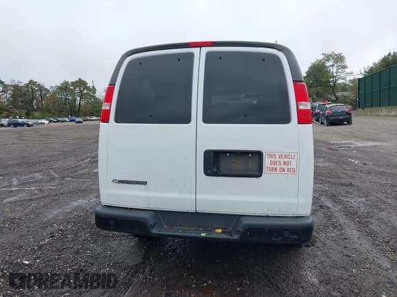✅ 2020 Chevrolet Express Passenger • VIN: 1GAWGEFP0L1259618 • Lot: 43414883. Wystawiony na IAAI z przebiegiem 12 061 mil. Bezpłatny archiwum sprzedaży aukcyjnych z USA i szczegółowy raport historii pojazdu na DreamBid. Zdjęcie 16.
