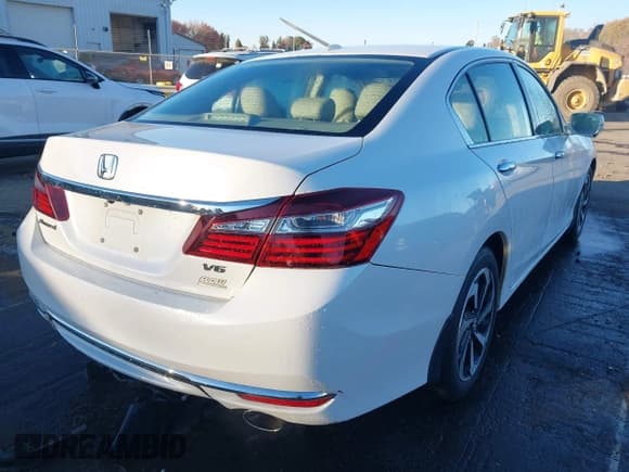 ✅ 2017 Honda Accord EX-L • VIN: 1HGCR3F05HA008386 • Лот: 43689071. Опубликован ранее на IAAI с пробегом 92 806 миль. Бесплатный доступ к архиву аукционных продаж из США и подробный отчёт об истории автомобиля на DreamBid. Изображение 4.