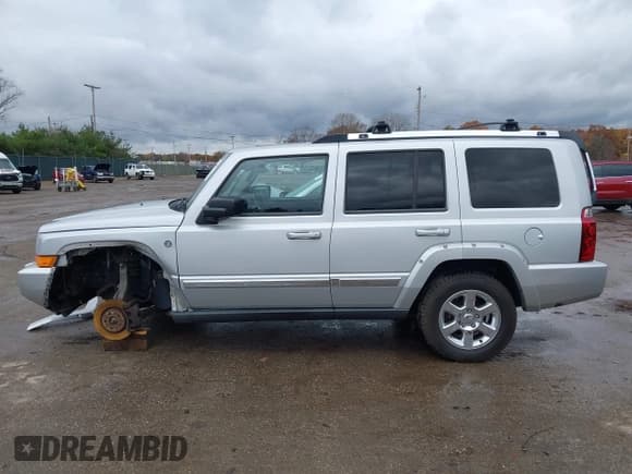 ✅ 2008 Jeep Commander Limited • VIN: 1J8HG58N68C124949 • Lot: 40725093. Listed on IAAI with 180,307 mi. Free auction sales archive from the USA and detailed vehicle history report at DreamBid. Image 15.