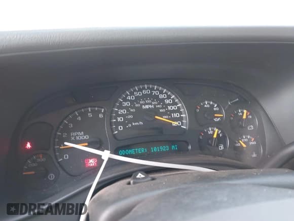 ✅ 2005 Chevrolet Silverado 2500HD LS • VIN: 1GCHK23U15F914186 • Lot: 41332418. Wystawiony na IAAI z przebiegiem 101 923 mil. Bezpłatny archiwum sprzedaży aukcyjnych z USA i szczegółowy raport historii pojazdu na DreamBid. Zdjęcie 7.