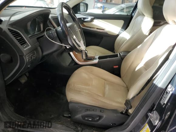 ✅ 2016 Volvo XC60 T5 Platinum • VIN: YV4612RM4G2867129 • Lot: 89442325. Wystawiony na Copart z przebiegiem Nie podano. Bezpłatny archiwum sprzedaży aukcyjnych z USA i szczegółowy raport historii pojazdu na DreamBid. Zdjęcie 7.