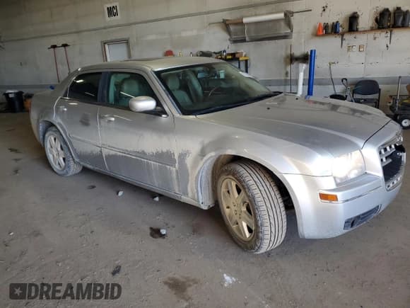 ✅ 2006 Chrysler 300 Touring • VIN: 2C3KK53G46H537858 • Лот: 92198665. Опубликован ранее на Copart с пробегом 212 807 миль. Бесплатный доступ к архиву аукционных продаж из США и подробный отчёт об истории автомобиля на DreamBid. Изображение 4.