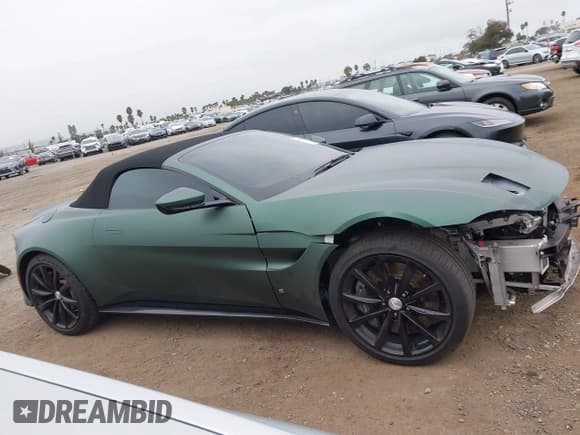 ✅ 2021 Aston Martin Vantage • VIN: SCFSMGBW7MGP05268 • Lot: 43320161. Wystawiony na IAAI z przebiegiem 18 865 mil. Bezpłatny archiwum sprzedaży aukcyjnych z USA i szczegółowy raport historii pojazdu na DreamBid. Zdjęcie 14.