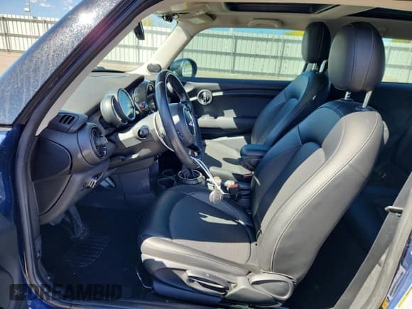 ✅ 2015 MINI Hardtop • VIN: WMWXM5C59FT937943 • Lot: 84937855. Wystawiony na Copart z przebiegiem 80 325 mil. Bezpłatny archiwum sprzedaży aukcyjnych z USA i szczegółowy raport historii pojazdu na DreamBid. Zdjęcie 7.