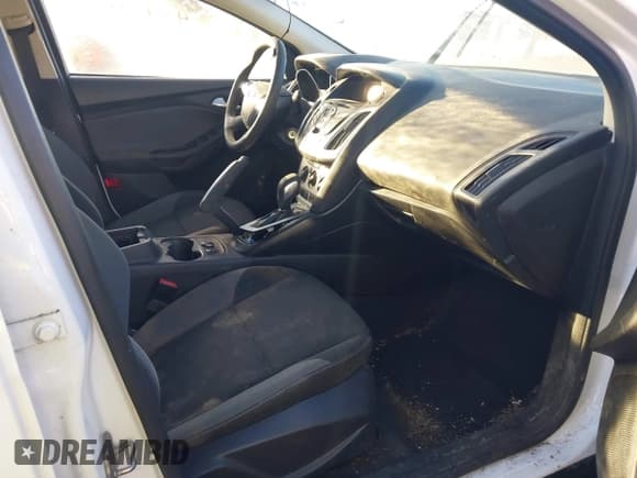 ✅ 2014 Ford Focus SE • VIN: 1FADP3K22EL162043 • Lot: 43547077. Wystawiony na IAAI z przebiegiem 223 281 mil. Bezpłatny archiwum sprzedaży aukcyjnych z USA i szczegółowy raport historii pojazdu na DreamBid. Zdjęcie 5.