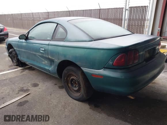 ✅ 1997 Ford Mustang • VIN: 1FALP4048VF101445 • Lot: 43870904. Wystawiony na IAAI z przebiegiem 93 150 mil. Bezpłatny archiwum sprzedaży aukcyjnych z USA i szczegółowy raport historii pojazdu na DreamBid. Zdjęcie 3.