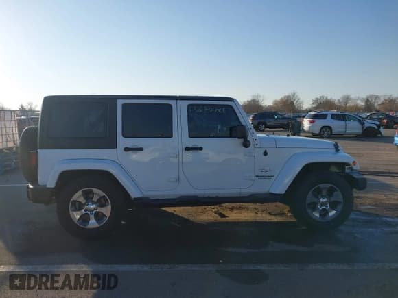 ✅ 2018 Jeep Wrangler Unlimited Sahara • VIN: 1C4HJWEG3JL923663 • Lot: 43674788. Listed on IAAI with 84,222 mi. Free auction sales archive from the USA and detailed vehicle history report at DreamBid. Image 13.