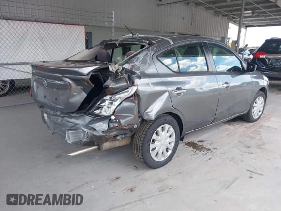 ✅ 2018 Nissan Versa SV • VIN: 3N1CN7APXJL842631 • Lot: 42992264. Wystawiony na IAAI z przebiegiem 87 977 mil. Bezpłatny archiwum sprzedaży aukcyjnych z USA i szczegółowy raport historii pojazdu na DreamBid. Zdjęcie 4.