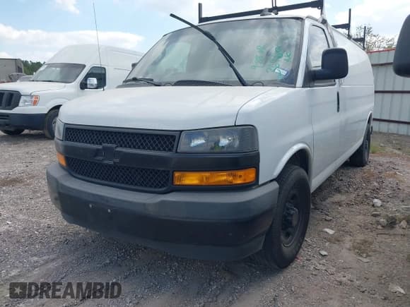 ✅ 2019 Chevrolet Express Cargo • VIN: 1GCWGBFGXK1369600 • Лот: 43337240. Опубликован ранее на IAAI с пробегом 169 566 миль. Бесплатный доступ к архиву аукционных продаж из США и подробный отчёт об истории автомобиля на DreamBid. Изображение 2.