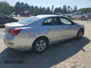 ✅ 2013 Chevrolet Malibu LS • VIN: 1G11A5SA2DF137960 • Lot: 81002105. Wystawiony na Copart z przebiegiem 179 729 mil mil. Skorzystaj z bezpłatnego archiwum sprzedaży aukcyjnych z USA i zobacz szczegółowy raport historii pojazdu na DreamBid. Zdjęcie 3.